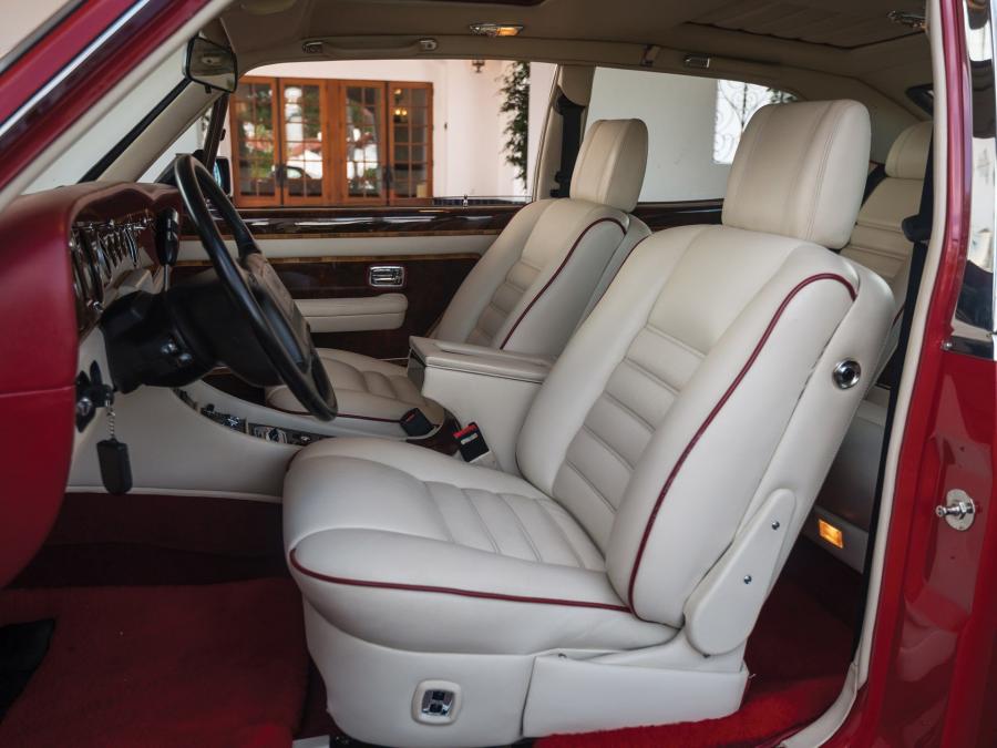Интерьер Bentley Turbo RL Empress II Coupe by Hooper 1991 года  (фото 19 из 32)